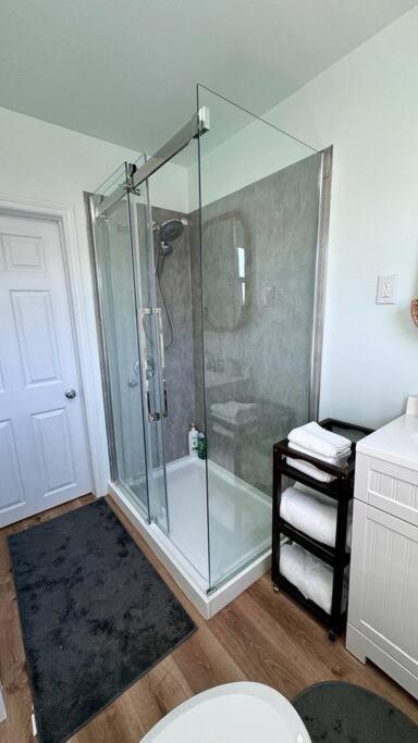 Near The Falls Two Bedroom - 5 Min Walk To Clifton Niagara Falls Eksteriør bilde