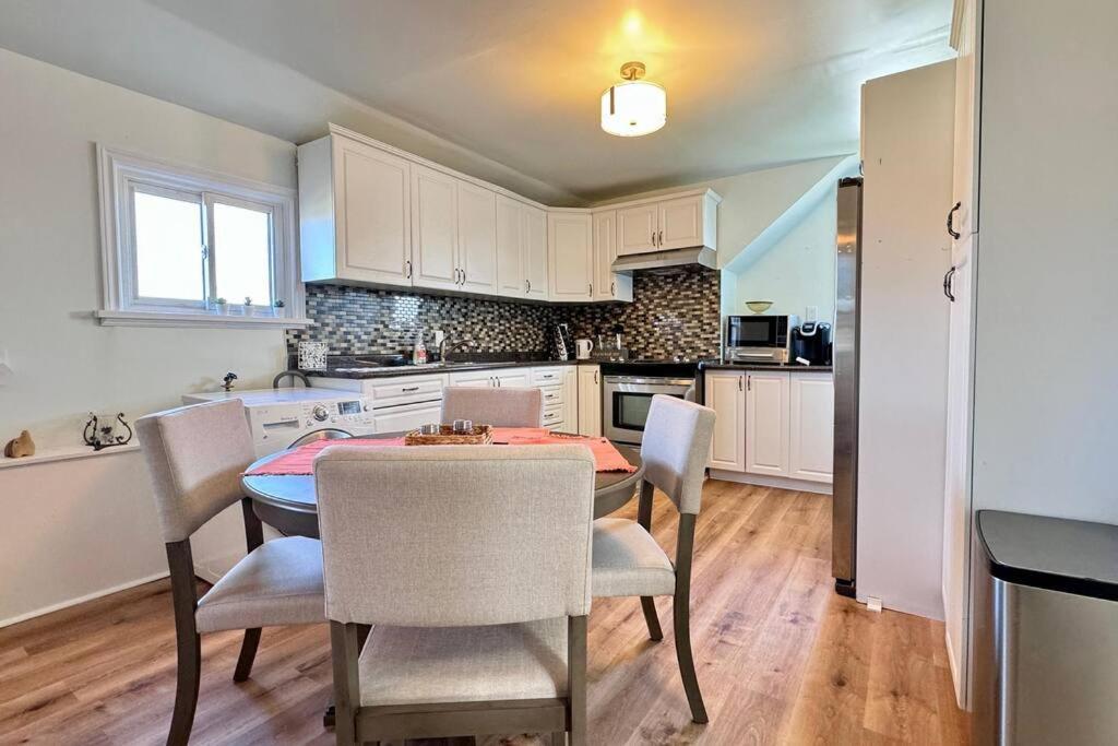 Near The Falls Two Bedroom - 5 Min Walk To Clifton Niagara Falls Eksteriør bilde